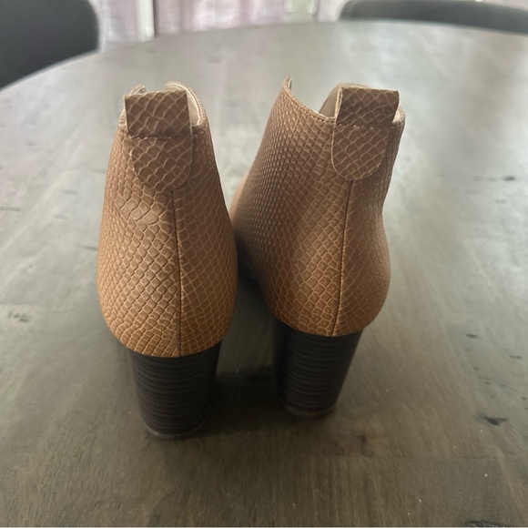 New Journee Collection Bellamy Tan Bootie Size 10 New In Box - Picture 12 of 15